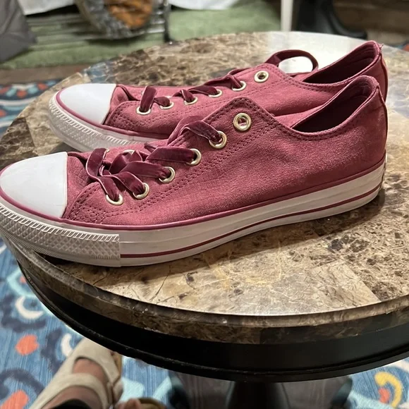 Converse All Stars, Size 8, Sued with Velvet laces, Great Condition - Picture 3 of 7